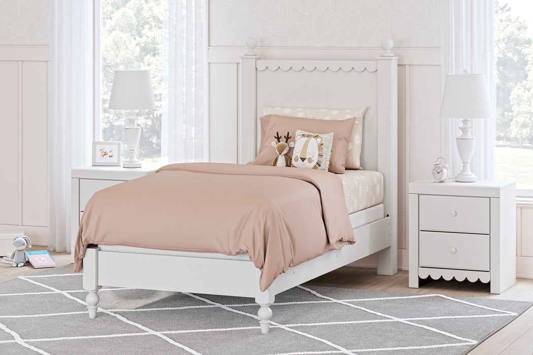 Mollviney Panel Bed