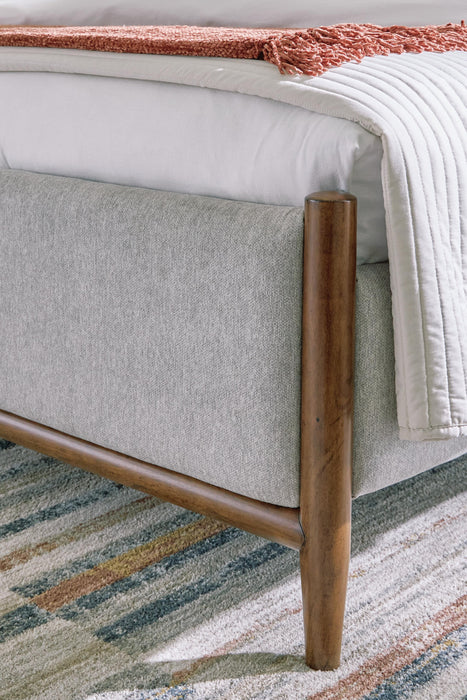 Lyncott King Upholstered Bed with Mirrored Dresser