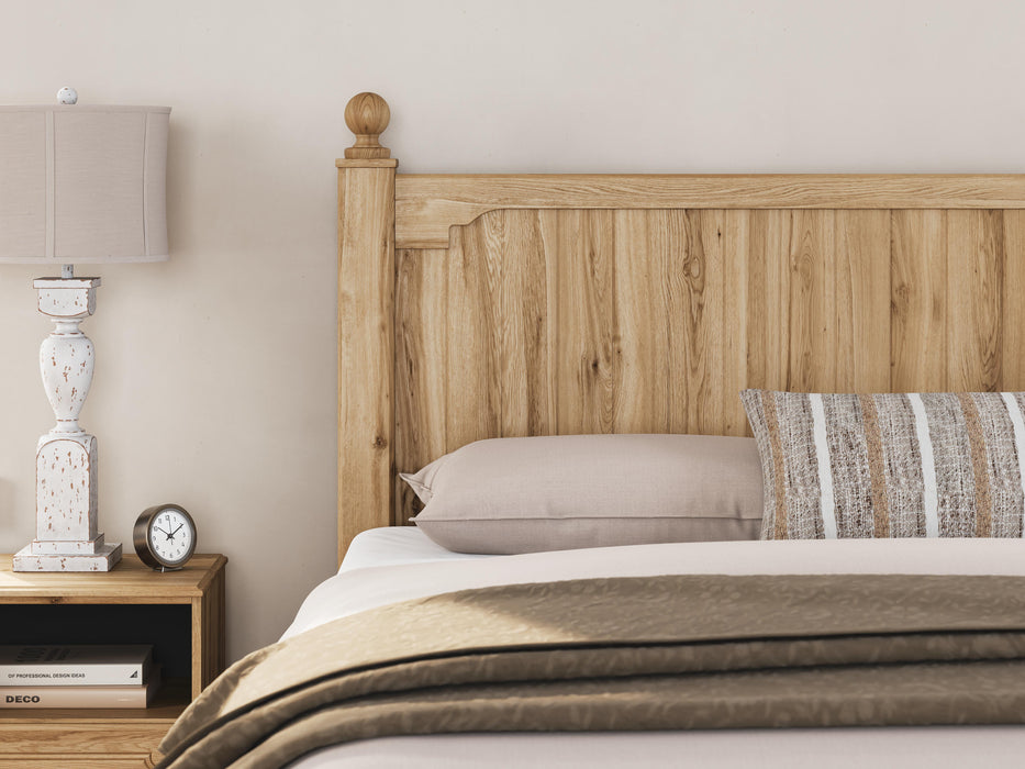 Aleaport King Panel Bed with Mirrored Dresser