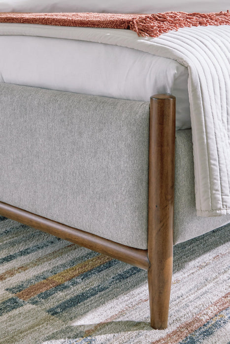 Lyncott Queen Upholstered Bed with Mirrored Dresser